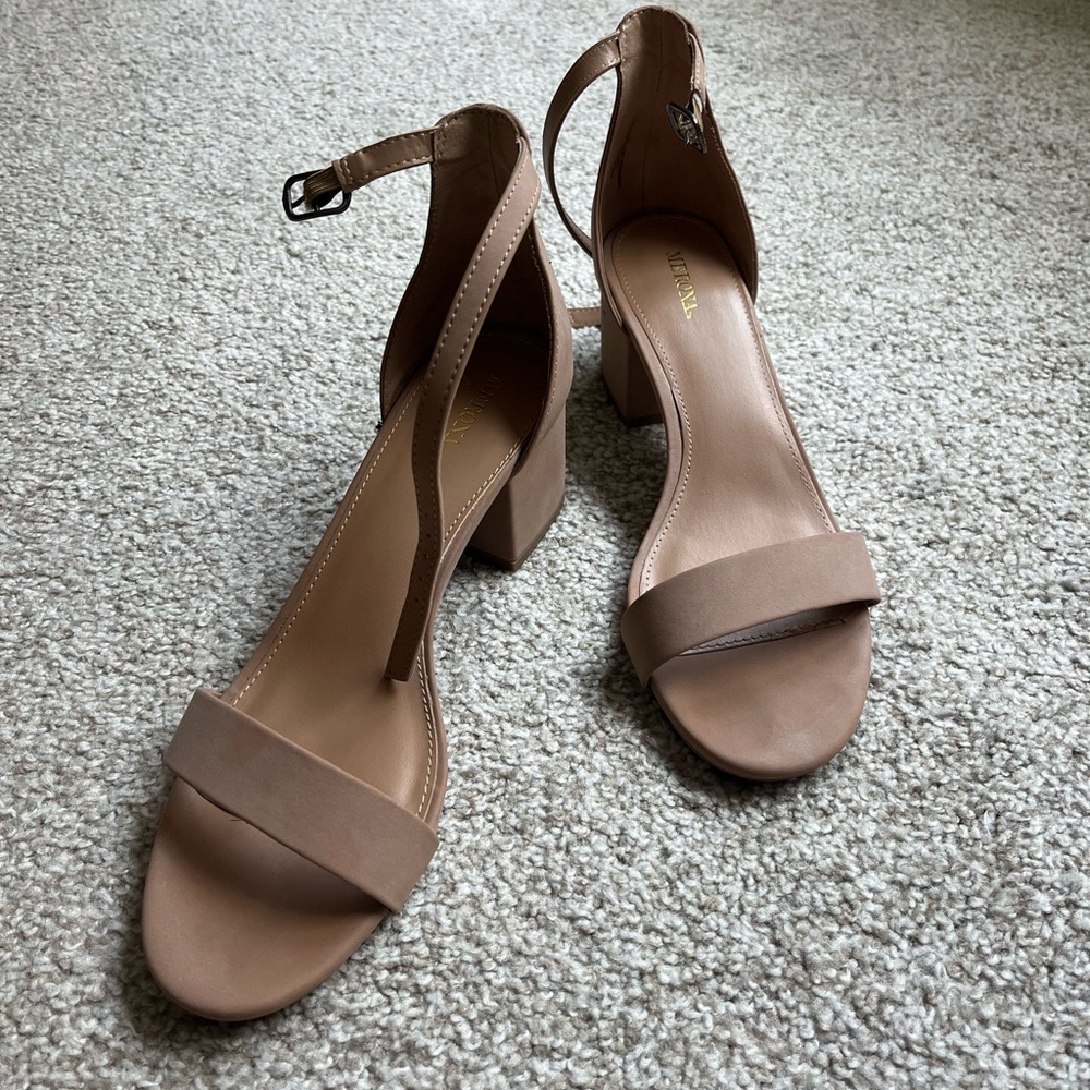 Universal Thread Tan Stiletto Heels